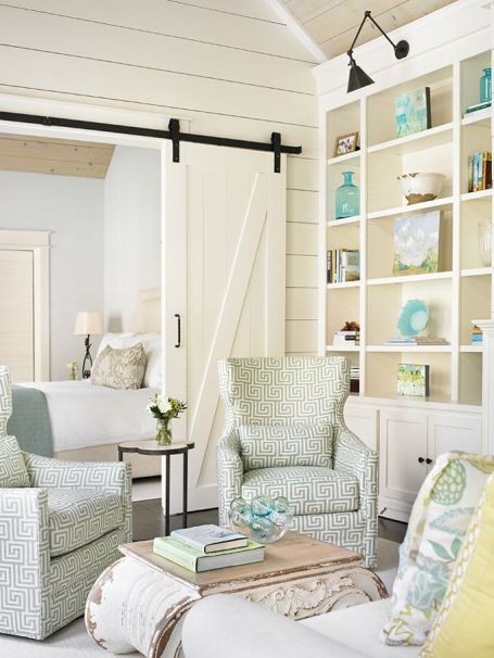A relaxed beach cottage with wonderful coastal accessories!